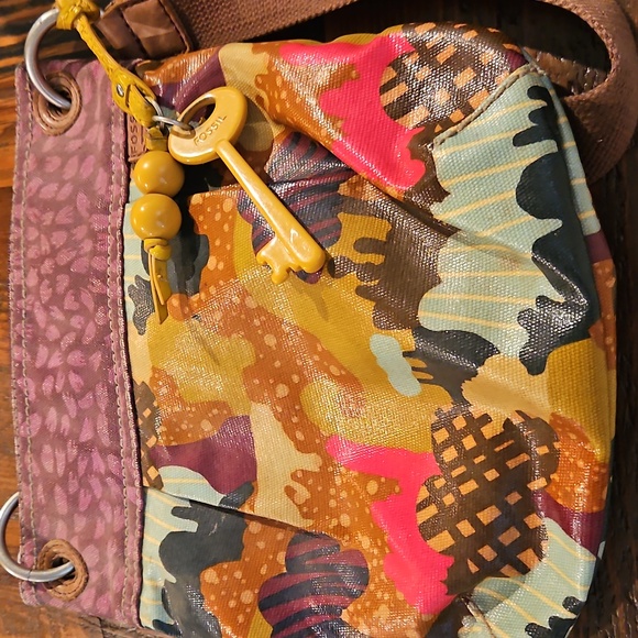 Fossil Colorful Calypso Key  Per Crossbody Bag - Picture 1 of 9